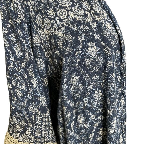 Front of Closet Blue & White Print Kimono With Lace Accents Size S - Picture 3 of 16